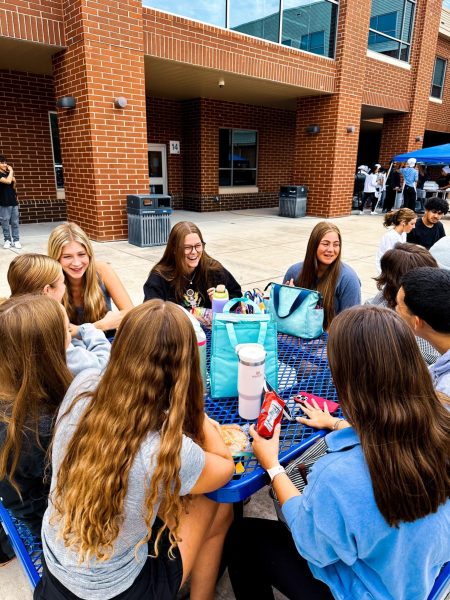 Stafford High School students enjoy their 30 minute lunch in the Senior Courtyard